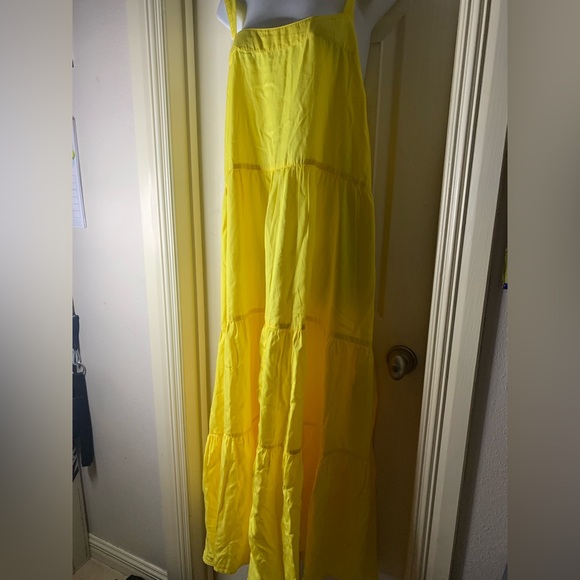 Vibrant Yellow Maxi dress - Picture 6 of 8